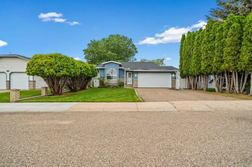 806 7 Street SE Redcliff AB T0J 2P0