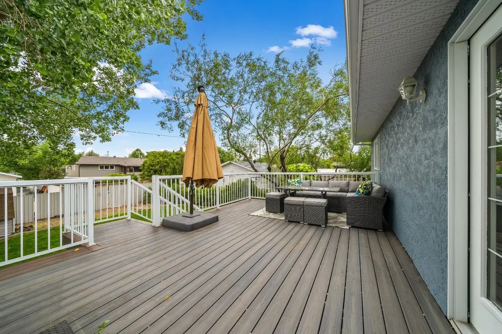 806 7 Street SE Redcliff AB T0J 2P0