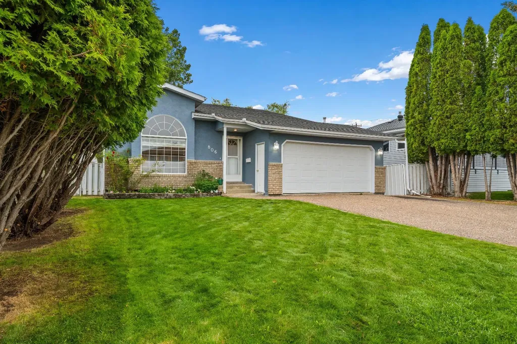 806 7 Street SE Redcliff AB T0J 2P0