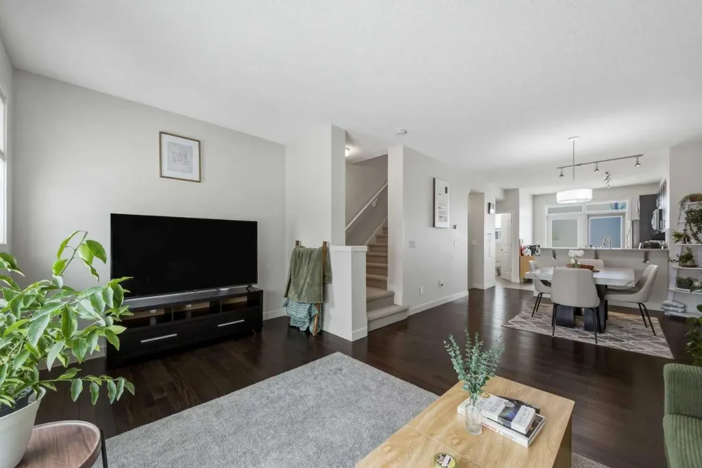 214 Nolanfield Villas NW Calgary AB T3R 0T9