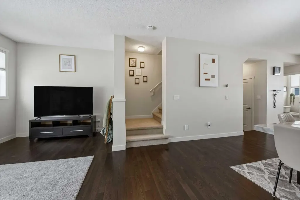 214 Nolanfield Villas NW Calgary AB T3R 0T9
