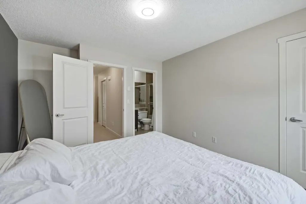 214 Nolanfield Villas NW Calgary AB T3R 0T9