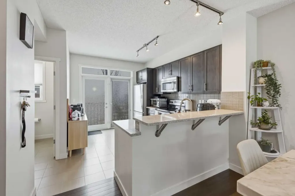 214 Nolanfield Villas NW Calgary AB T3R 0T9