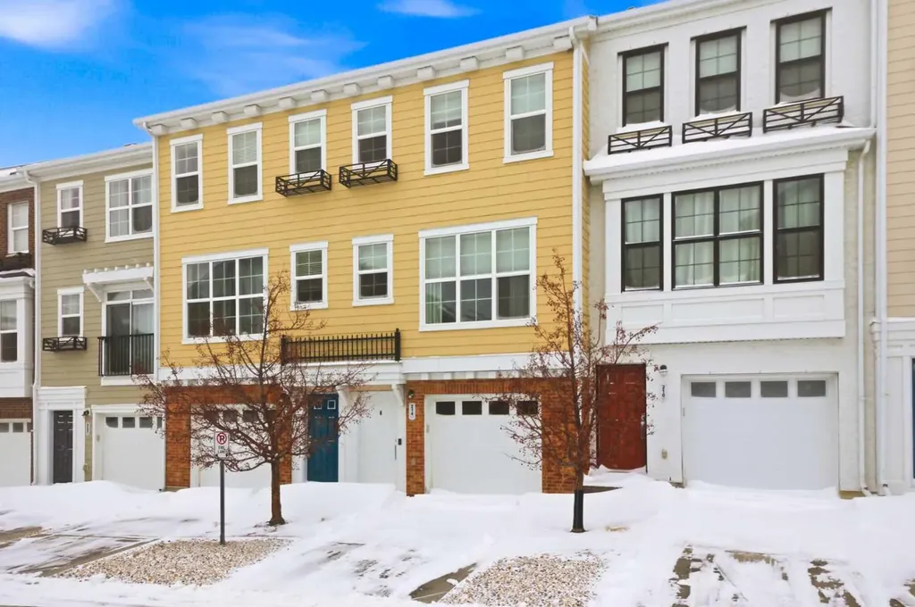 214 Nolanfield Villas NW Calgary AB T3R 0T9