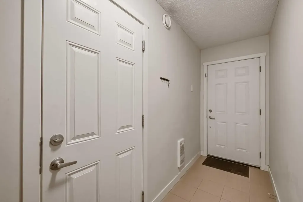 214 Nolanfield Villas NW Calgary AB T3R 0T9