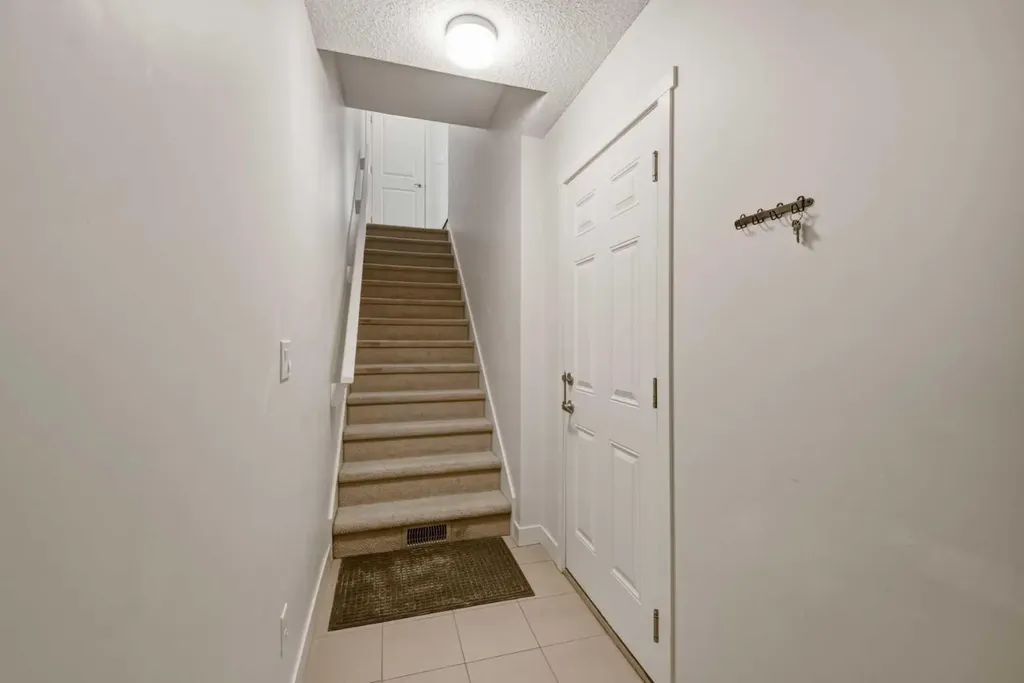 214 Nolanfield Villas NW Calgary AB T3R 0T9