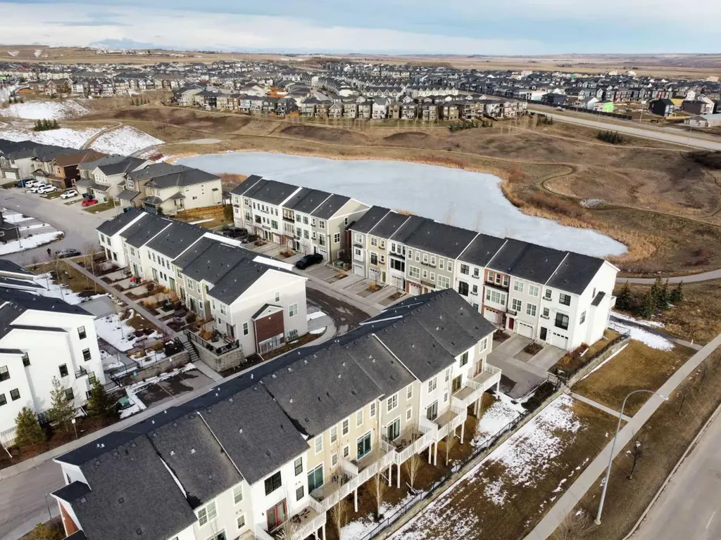 214 Nolanfield Villas NW Calgary AB T3R 0T9