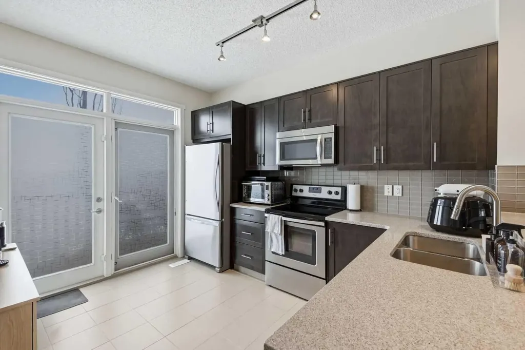 214 Nolanfield Villas NW Calgary AB T3R 0T9