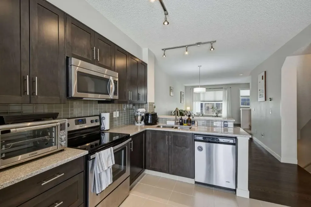 214 Nolanfield Villas NW Calgary AB T3R 0T9