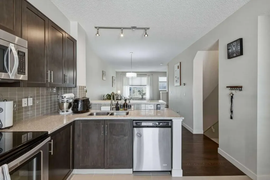214 Nolanfield Villas NW Calgary AB T3R 0T9