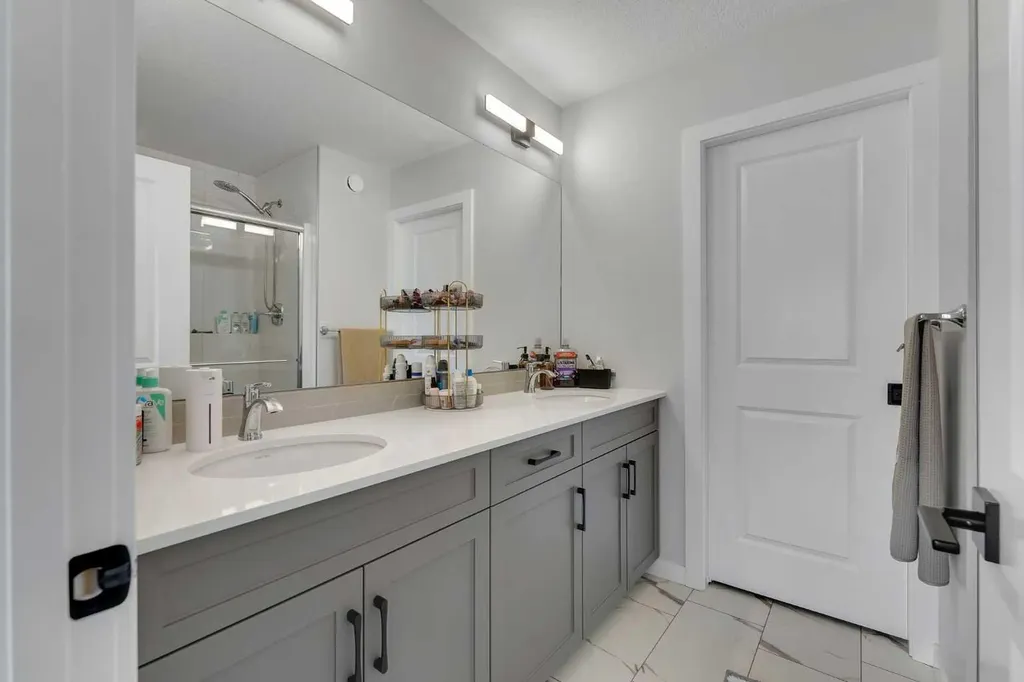 34 Belvedere Green SE Calgary AB T2A 7M5