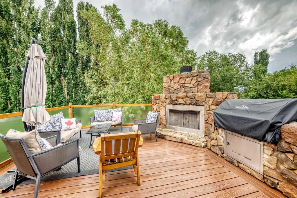260 Westchester Way Chestermere AB T1X 1E2