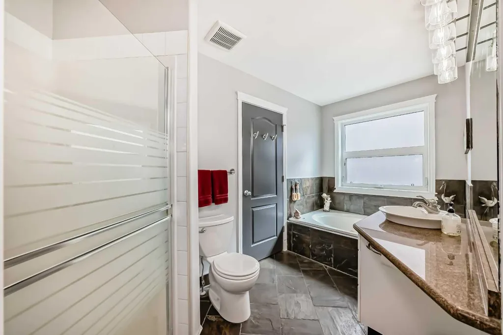 260 Westchester Way Chestermere AB T1X 1E2