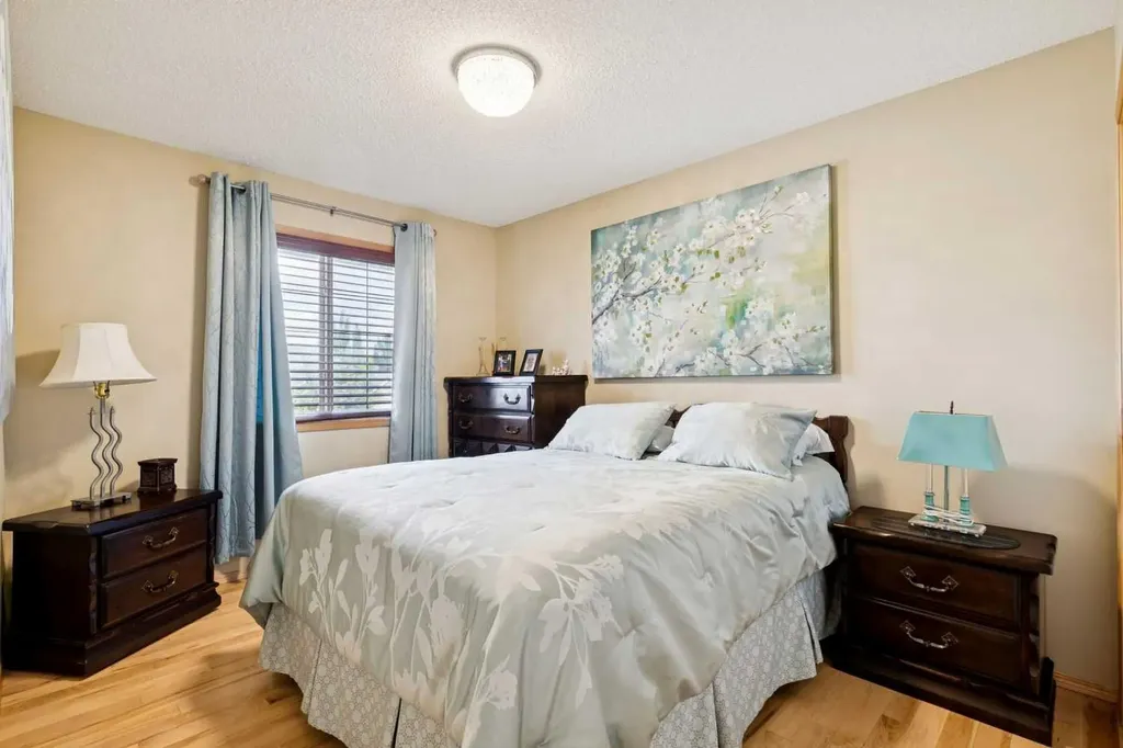 202 Crystal Green Place Okotoks AB T1S 2N4