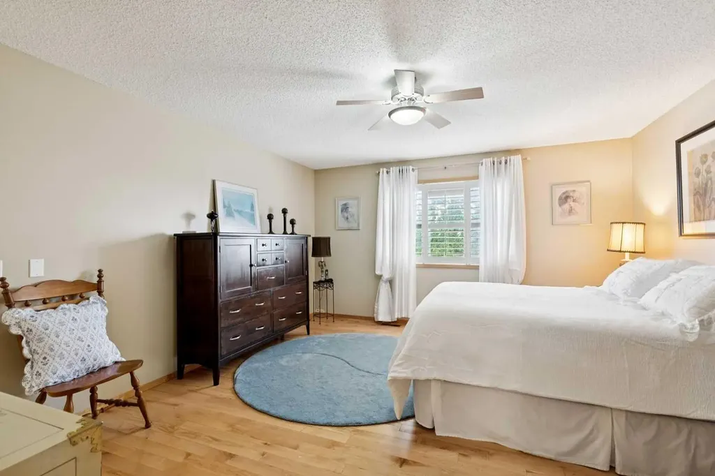 202 Crystal Green Place Okotoks AB T1S 2N4