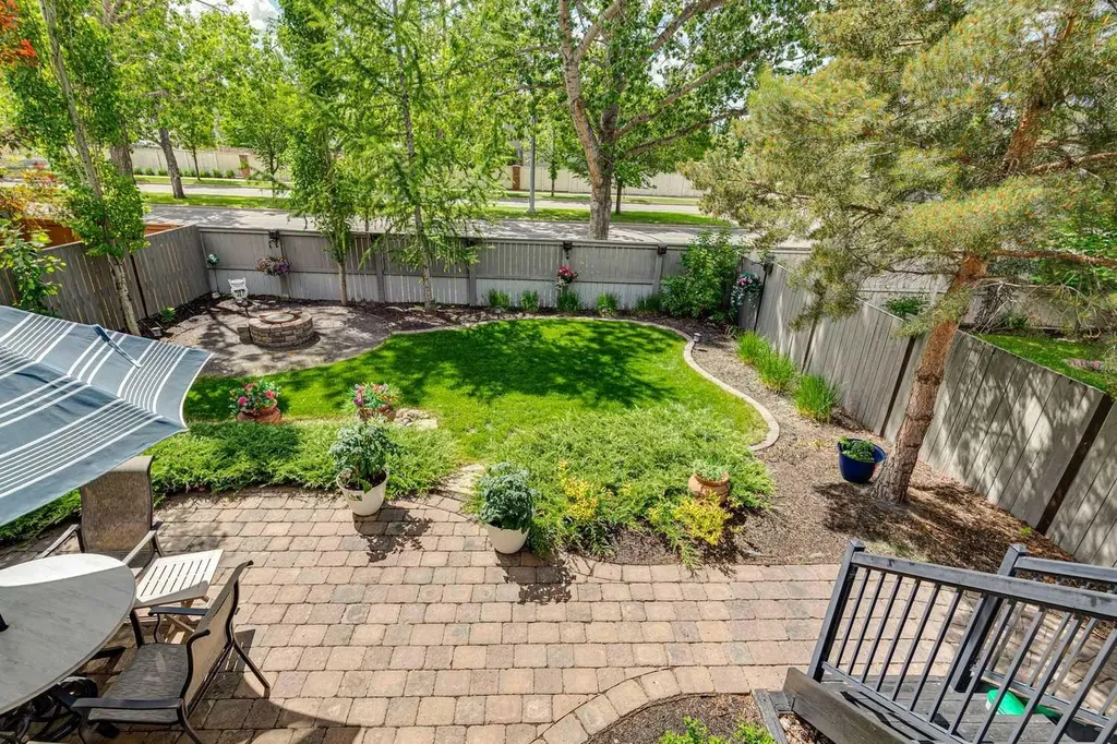 202 Crystal Green Place Okotoks AB T1S 2N4