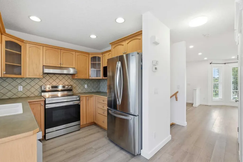 5 Coville Bay NE Calgary AB T3K 5V8