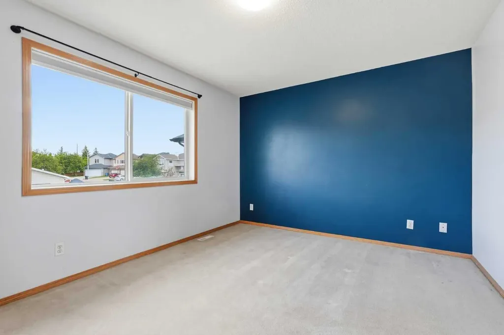 5 Coville Bay NE Calgary AB T3K 5V8