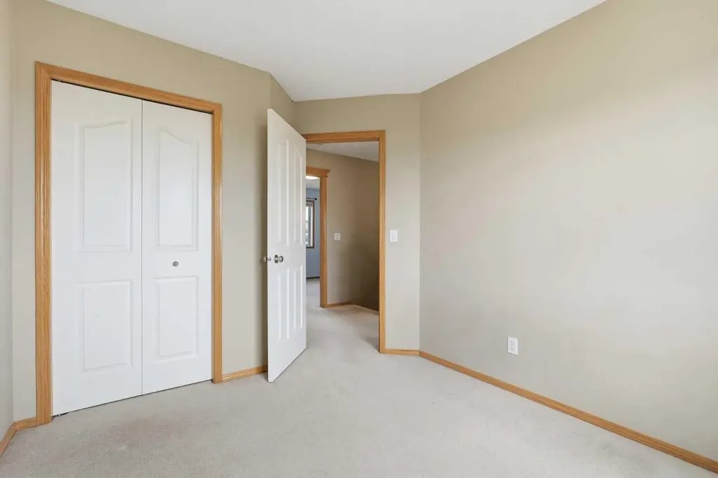 5 Coville Bay NE Calgary AB T3K 5V8