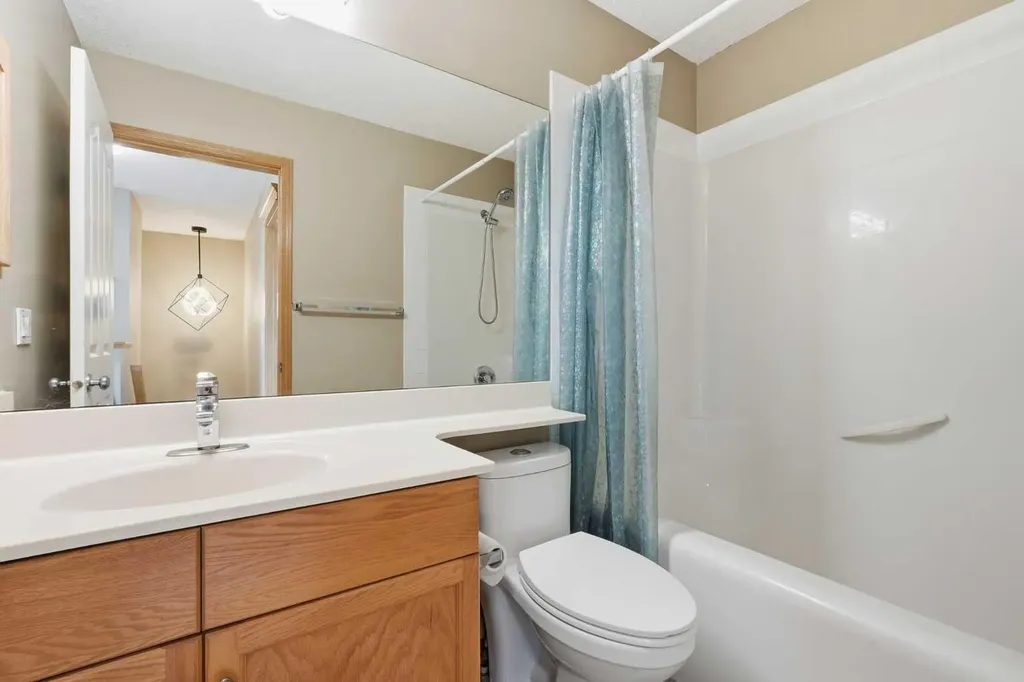 5 Coville Bay NE Calgary AB T3K 5V8