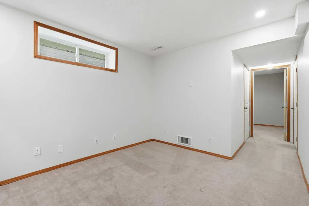 5 Coville Bay NE Calgary AB T3K 5V8