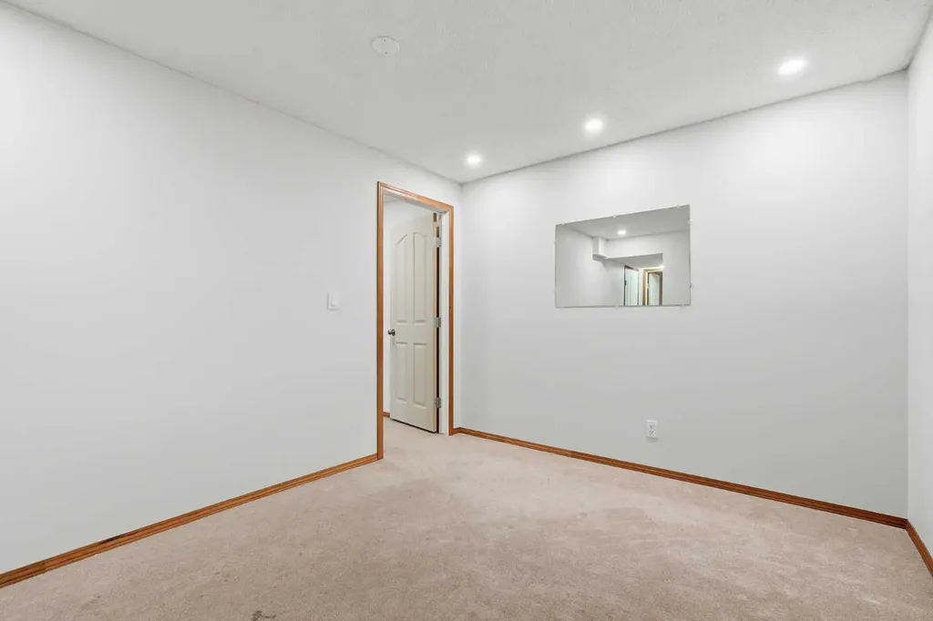 5 Coville Bay NE Calgary AB T3K 5V8