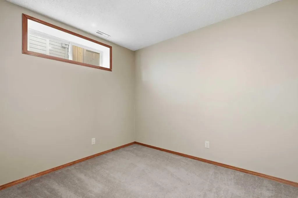 5 Coville Bay NE Calgary AB T3K 5V8