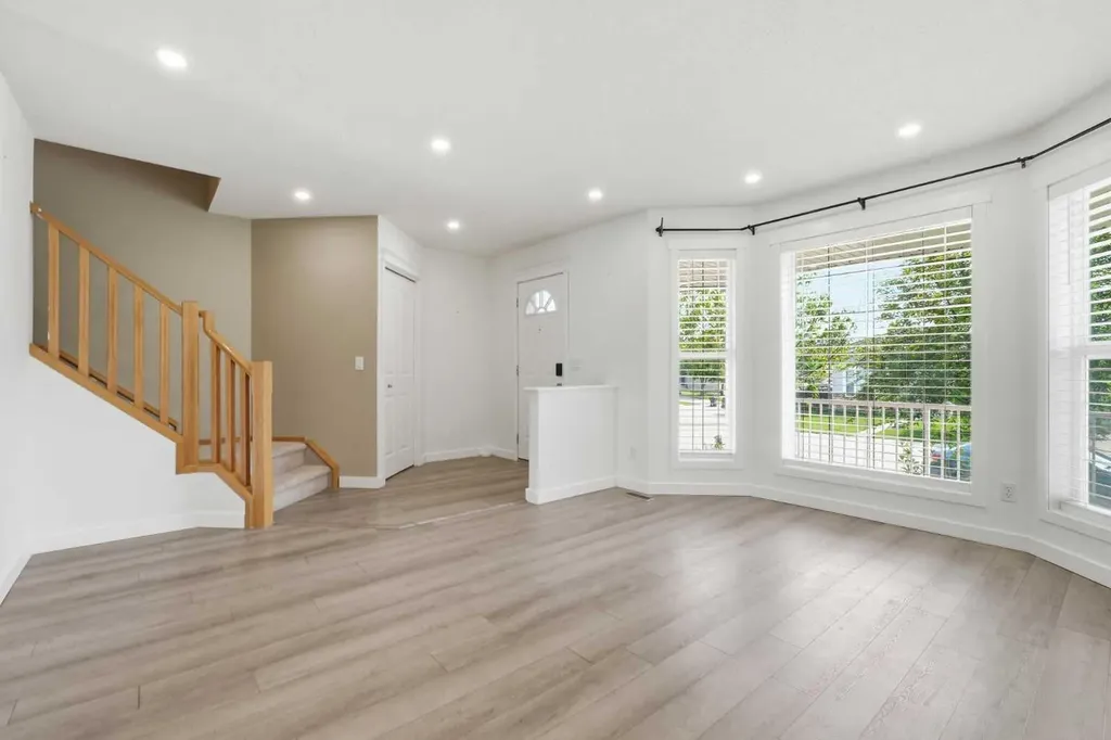 5 Coville Bay NE Calgary AB T3K 5V8