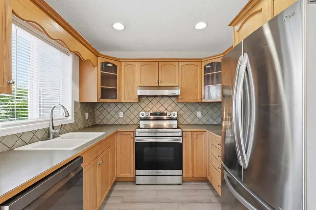 5 Coville Bay NE Calgary AB T3K 5V8