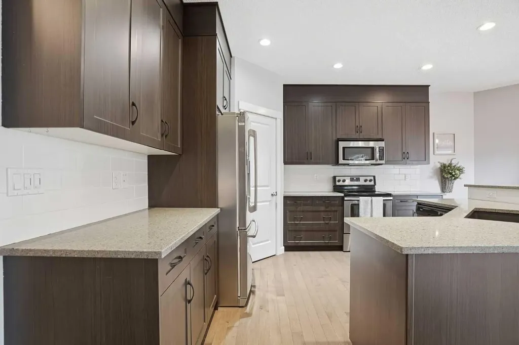 143 Elgin Meadows Way SE Calgary AB T2Z 0S2