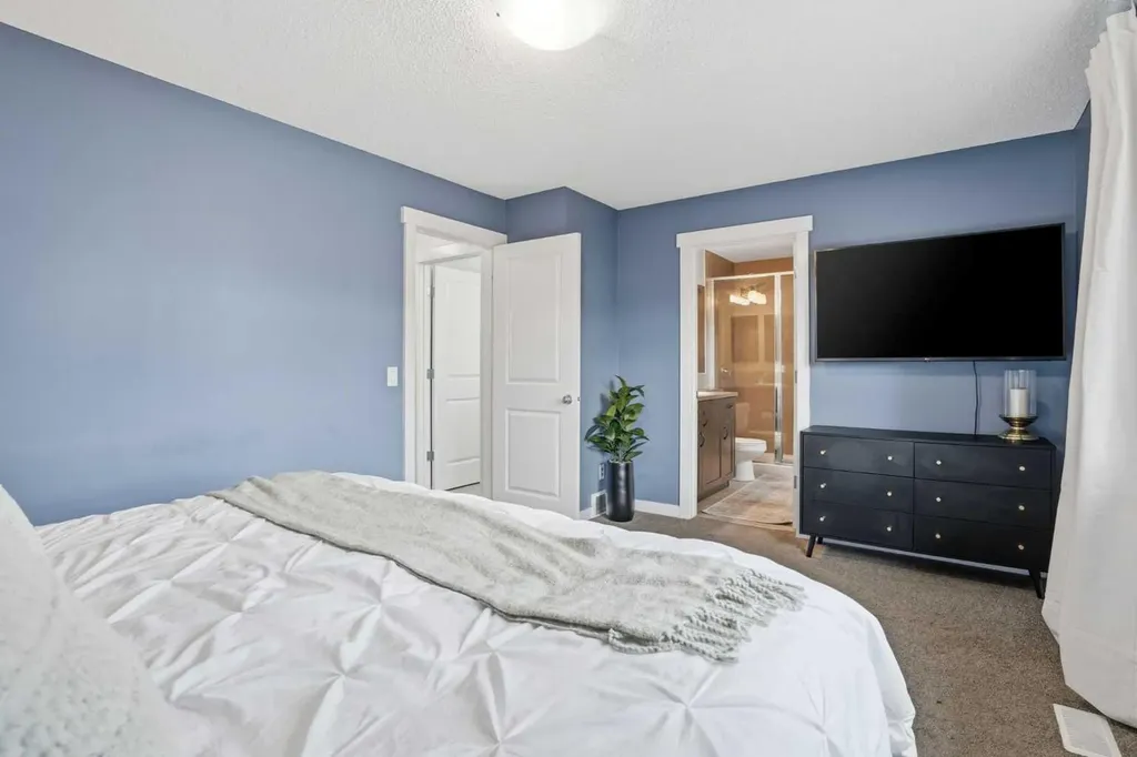 143 Elgin Meadows Way SE Calgary AB T2Z 0S2
