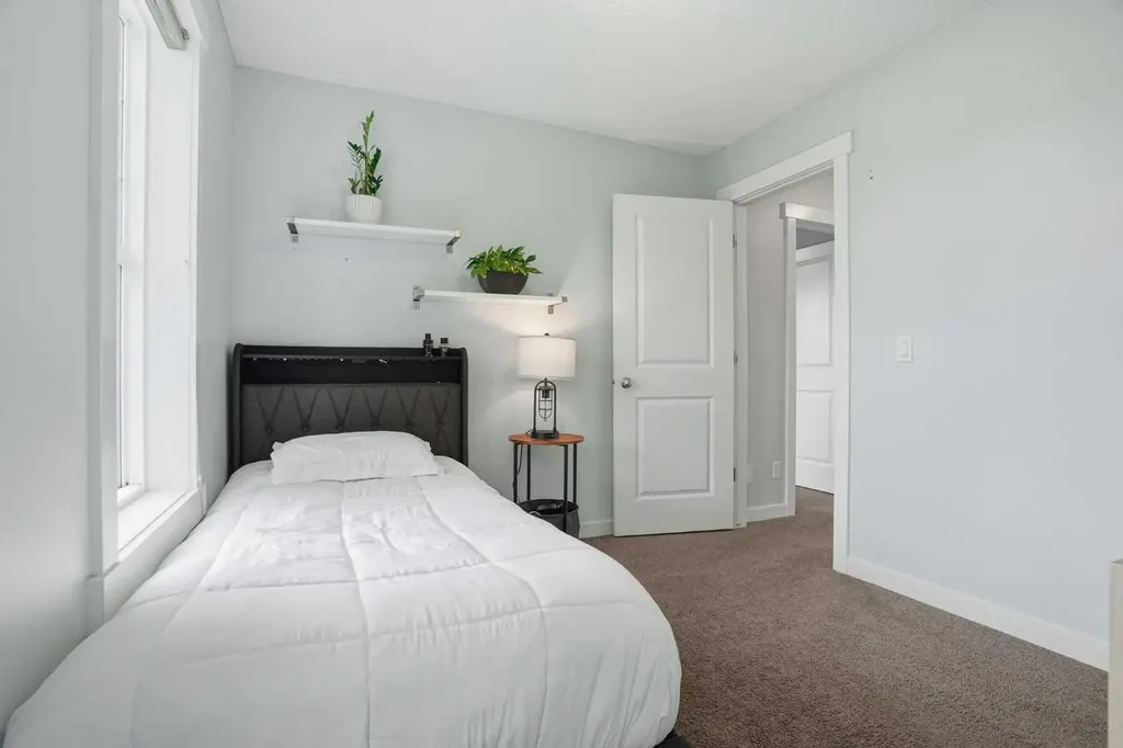 143 Elgin Meadows Way SE Calgary AB T2Z 0S2