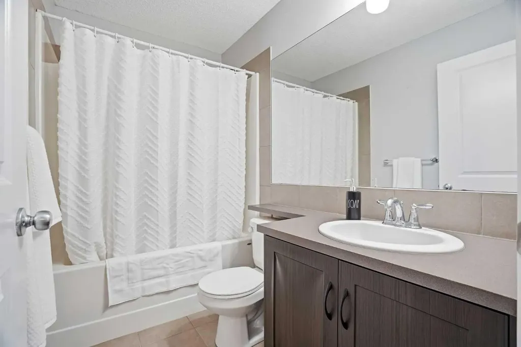 143 Elgin Meadows Way SE Calgary AB T2Z 0S2