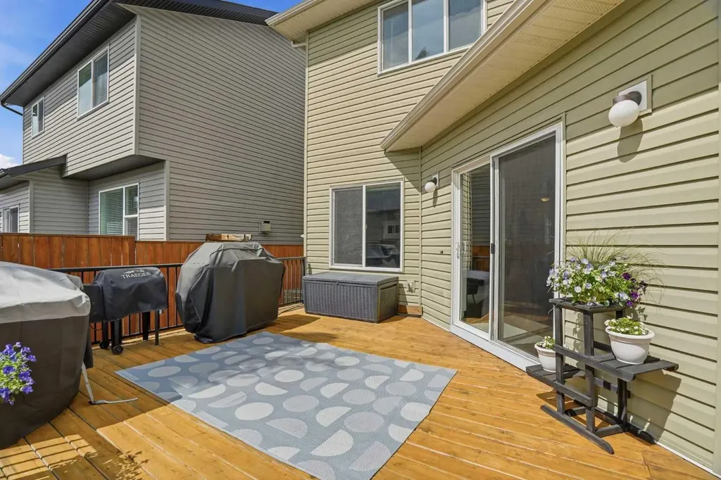 143 Elgin Meadows Way SE Calgary AB T2Z 0S2
