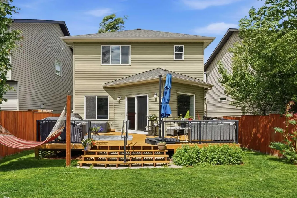 143 Elgin Meadows Way SE Calgary AB T2Z 0S2