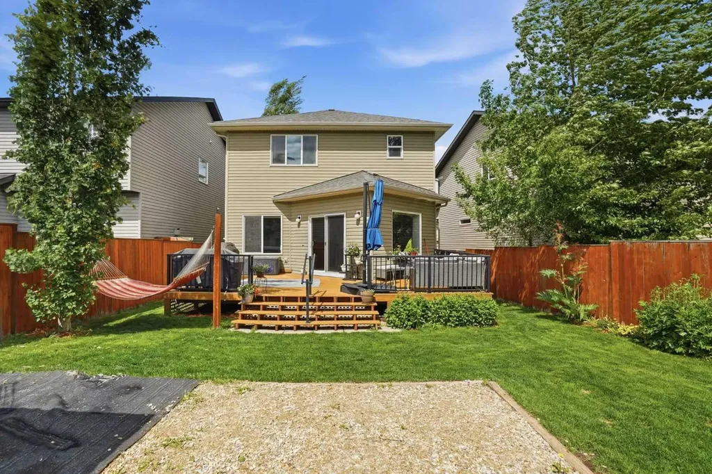 143 Elgin Meadows Way SE Calgary AB T2Z 0S2