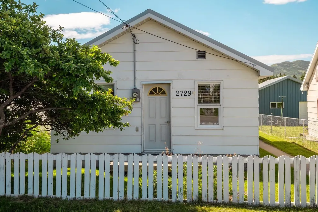 2729 216 Street Bellevue AB T0K0E0