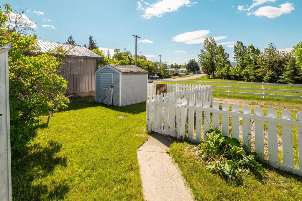 2729 216 Street Bellevue AB T0K0E0