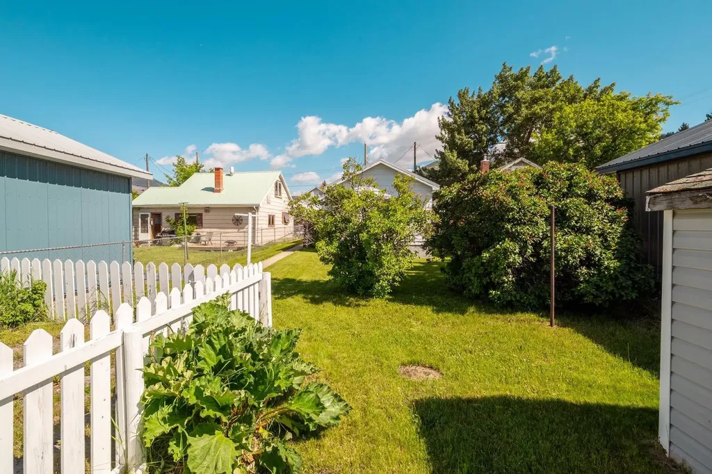 2729 216 Street Bellevue AB T0K0E0