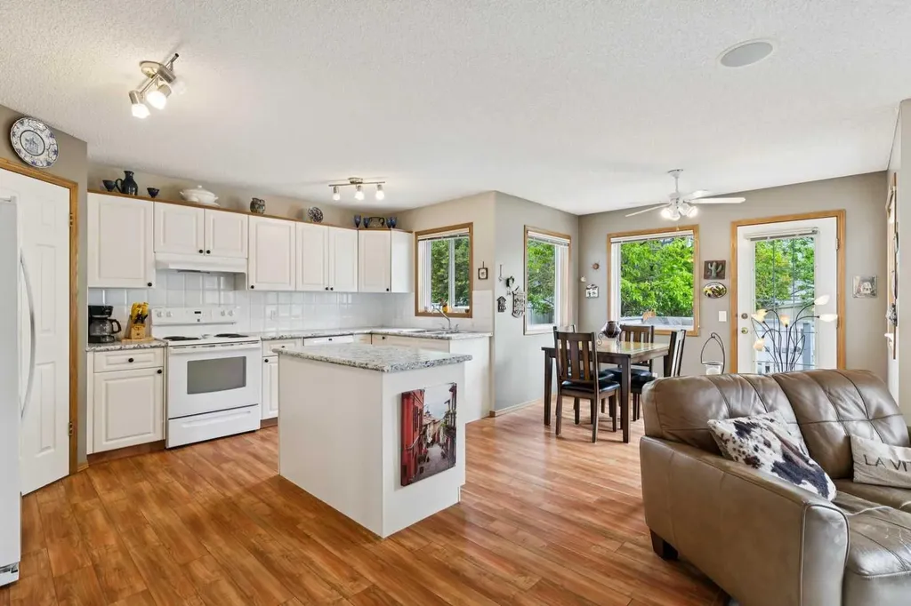 859 Somerset Drive SW Calgary AB T2Y 3P5