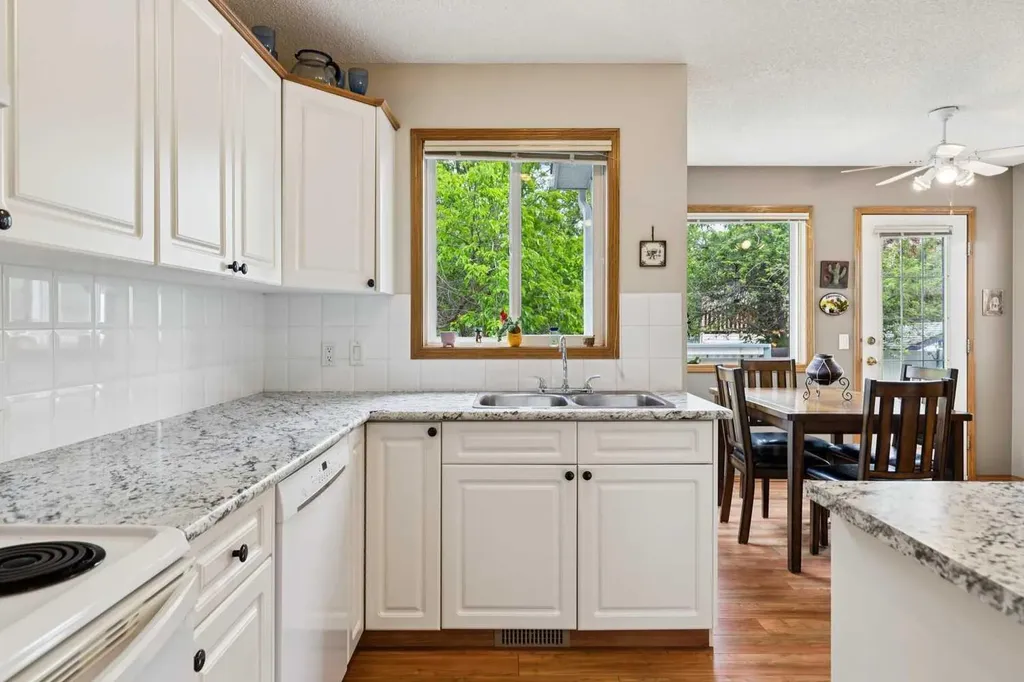 859 Somerset Drive SW Calgary AB T2Y 3P5