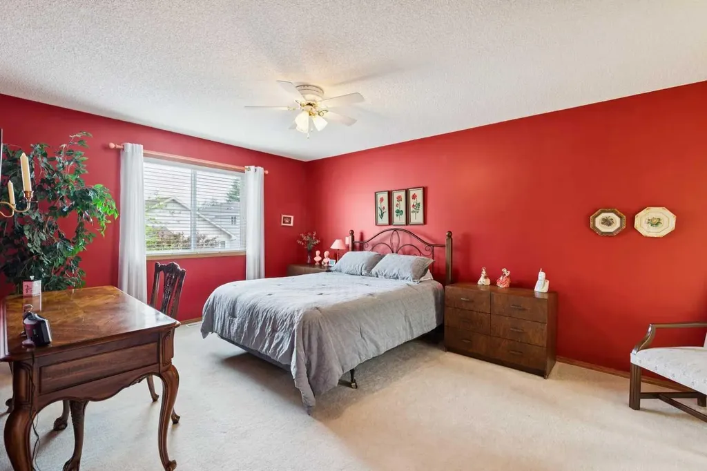 859 Somerset Drive SW Calgary AB T2Y 3P5
