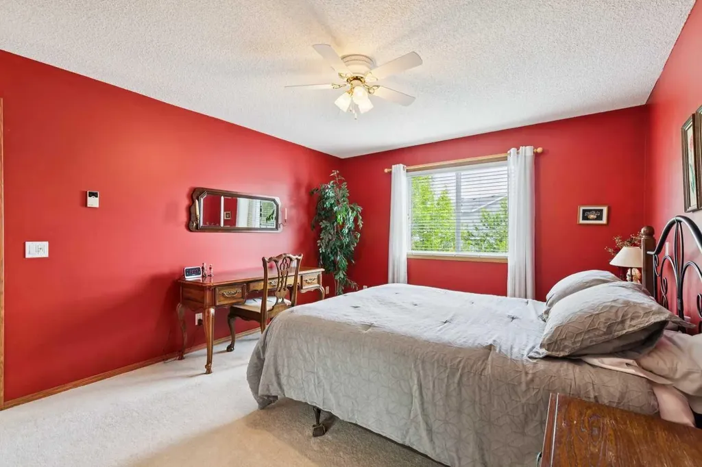 859 Somerset Drive SW Calgary AB T2Y 3P5