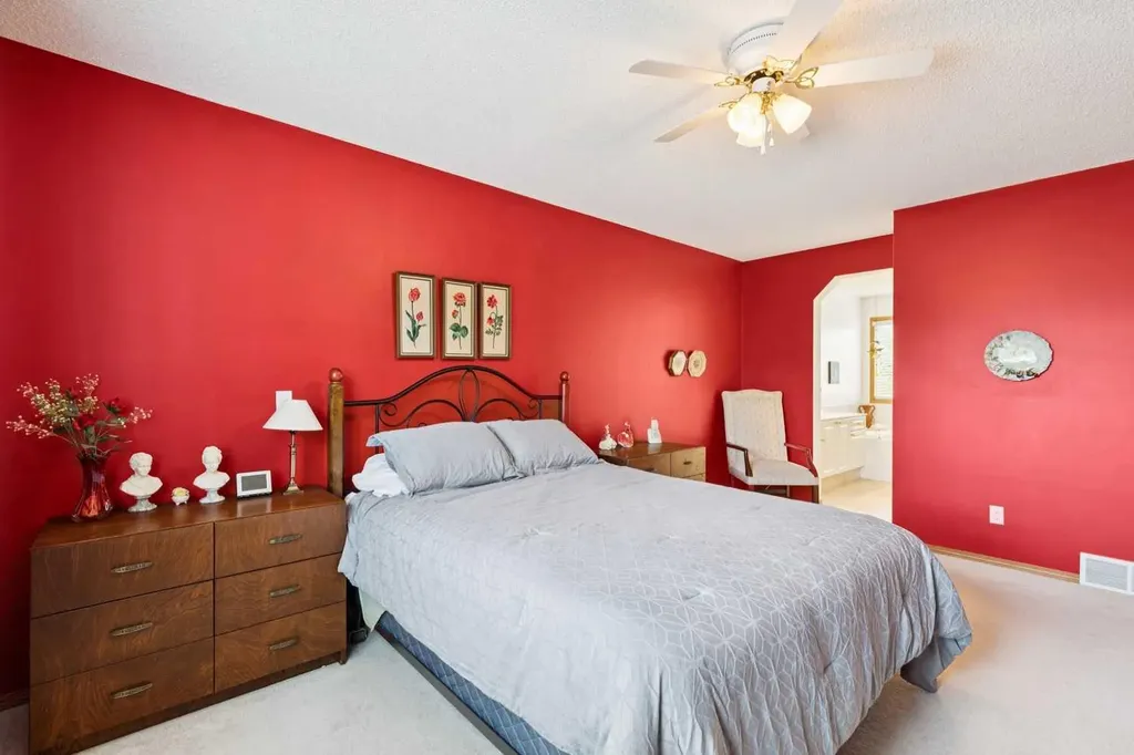859 Somerset Drive SW Calgary AB T2Y 3P5
