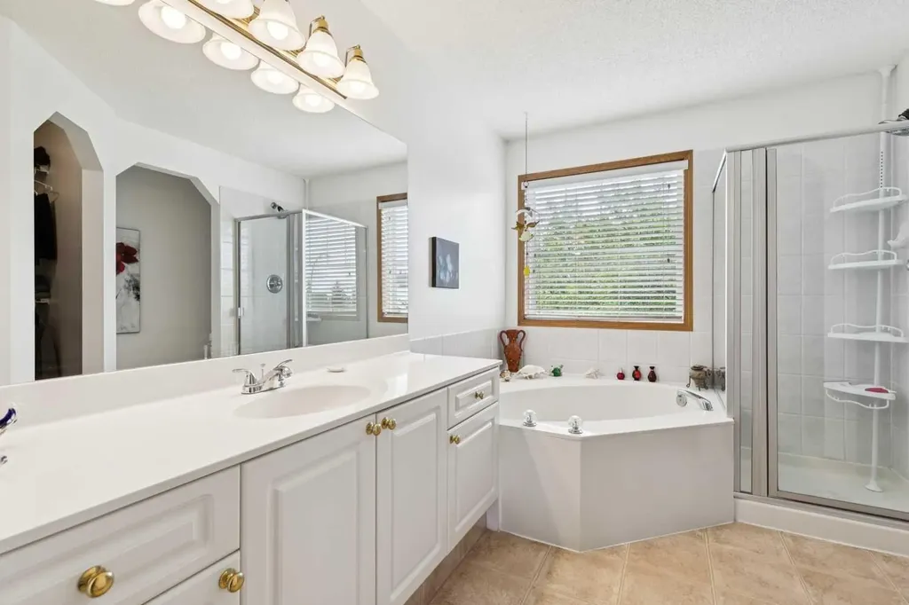 859 Somerset Drive SW Calgary AB T2Y 3P5