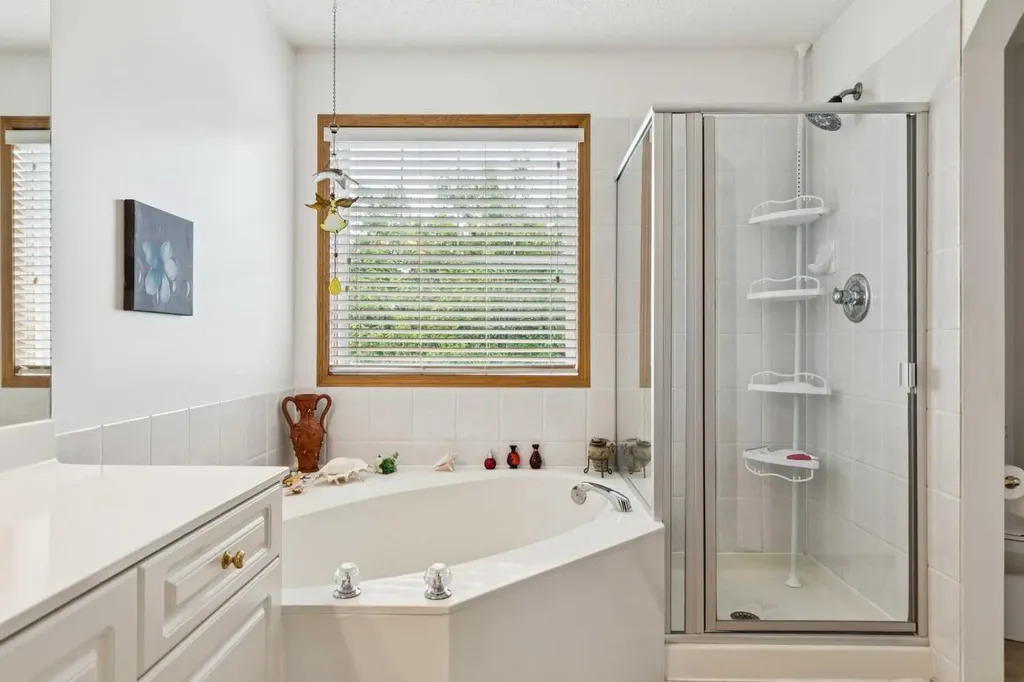859 Somerset Drive SW Calgary AB T2Y 3P5