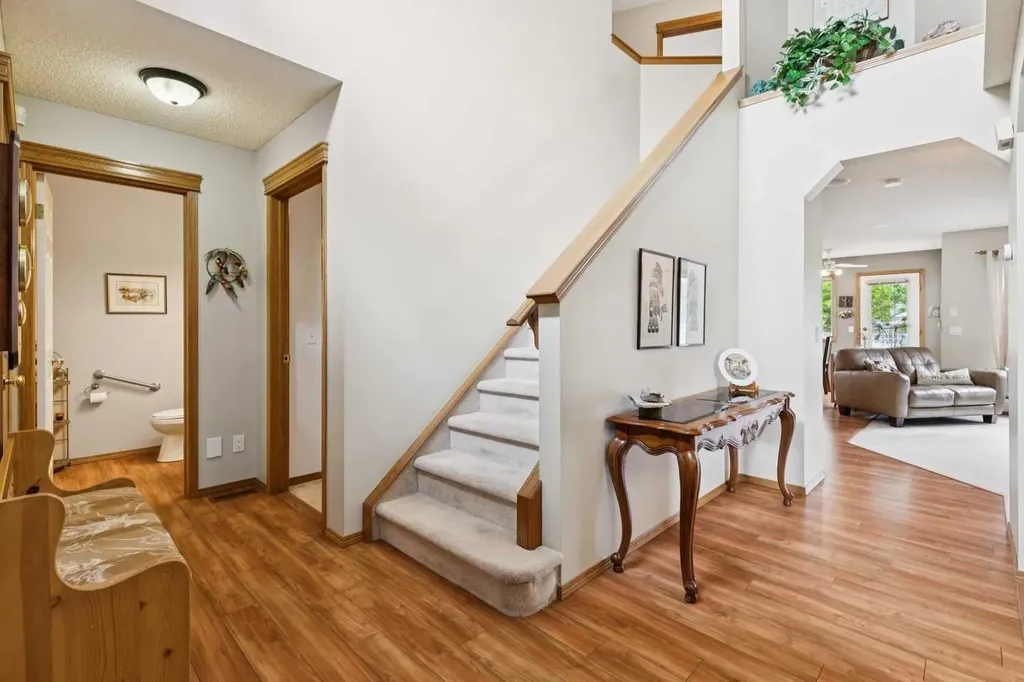 859 Somerset Drive SW Calgary AB T2Y 3P5