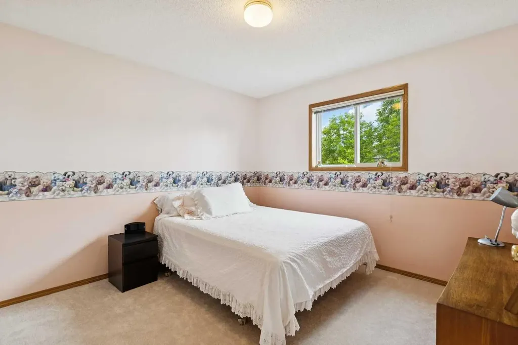 859 Somerset Drive SW Calgary AB T2Y 3P5