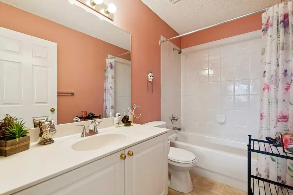 859 Somerset Drive SW Calgary AB T2Y 3P5