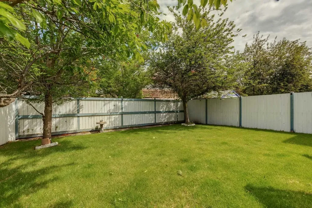 859 Somerset Drive SW Calgary AB T2Y 3P5